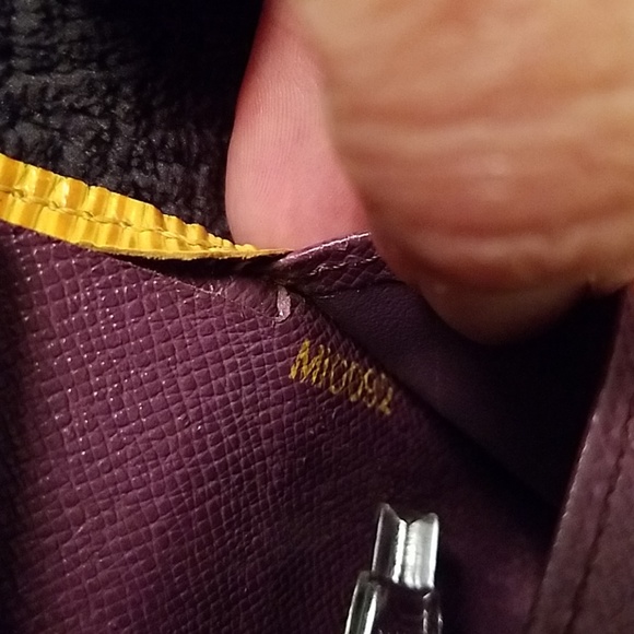 LV Epi Wallet - Picture 5 of 8